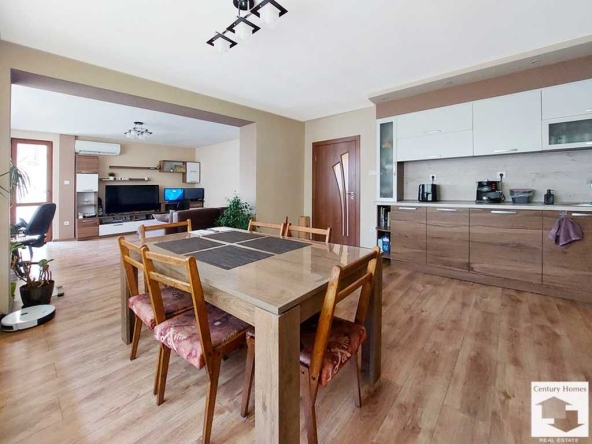 Четиристаен апартамент в Горна Оряховица - 136 кв.м за 2096 €/кв.м - Снимка #1