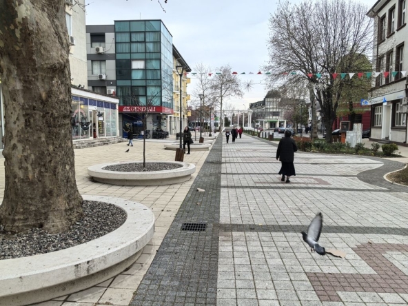 Дава се под наем Тристаен апартамент в Свиленград - 89 кв.м за 357 € - Снимка #1