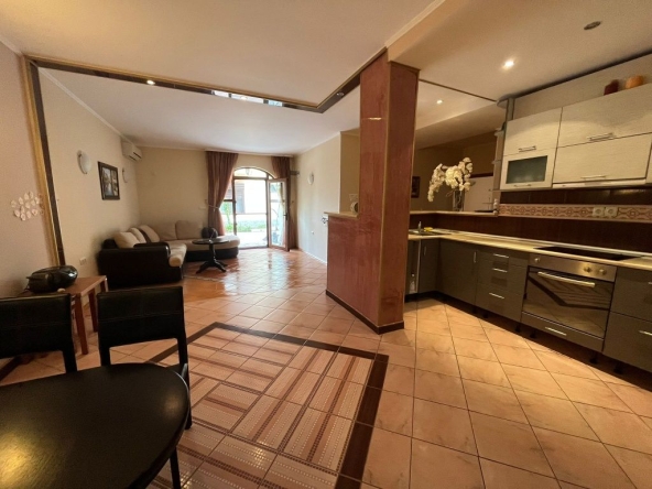 Двустаен апартамент в к.к. Елените - 110 кв.м за 1000 €/кв.м - Снимка #1