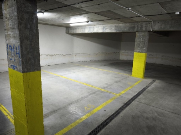 Дава се под наем Гараж / Паркомясто в Бургас, Меден рудник - зона А - 12 кв.м за 51 € - Снимка #1