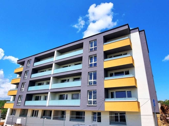 Тристаен апартамент в Благоевград, Освобождение - 81 кв.м за 778 €/кв.м - Снимка #1