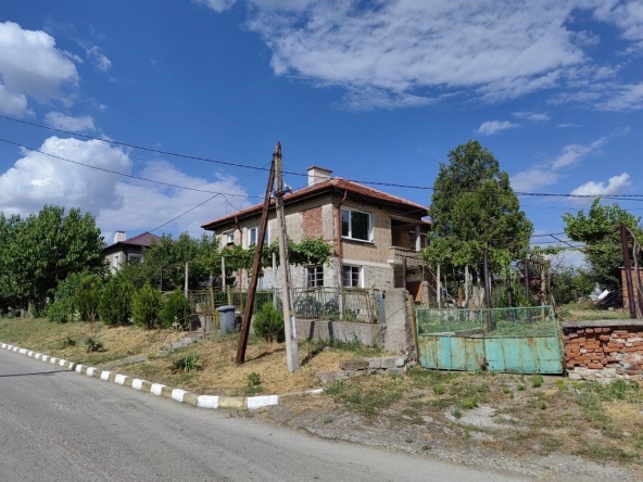 Къща в с. Бряст, Област Хасково - 192 кв.м за 239 €/кв.м - Снимка #1