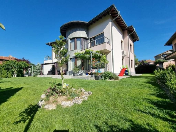Къща в с. Рилци, Област Благоевград - 440 кв.м за 1263 €/кв.м - Снимка #1