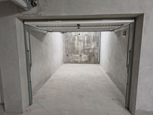 Дава се под наем Гараж / Паркомясто в София, Малинова долина - 18 кв.м за 102 € - Снимка #1