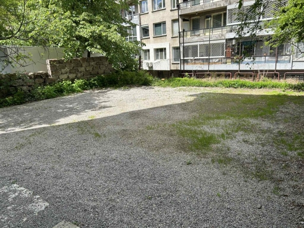 Дава се под наем Гараж / Паркомясто в София, Лозенец - 10 кв.м за 91.8 € - Снимка #1