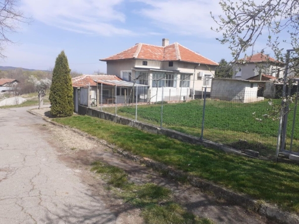 Къща в с. Арнаутито, Област Стара Загора - 100 кв.м за 567 €/кв.м - Снимка #1