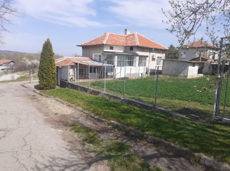 Къща в с. Арнаутито, Област Стара Загора - 100 кв.м за 567 €/кв.м - Снимка #1