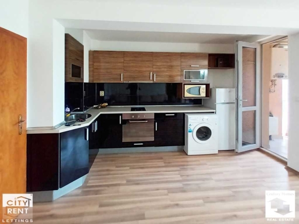 Дава се под наем Тристаен апартамент в Велико Търново, Център - 82 кв.м за 410 € - Снимка #1