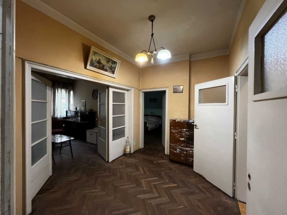 Тристаен апартамент в Габрово, Център - 120 кв.м за 612 €/кв.м - Снимка #1