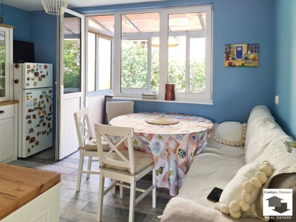 Дава се под наем Тристаен апартамент в Велико Търново, Център - 70 кв.м за 380 € - Снимка #1