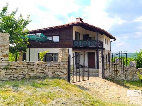 Дава се под наем Къща в с. Пушево, Област Велико Търново - 172 кв.м за 700 € - Снимка #1