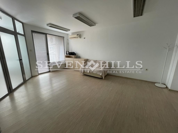 Дава се под наем Офис в Пловдив, Младежки Хълм - 100 кв.м за 459 € - Снимка #1