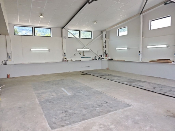 Дава се под наем Магазин в Шумен, Дивдядово - 100 кв.м за 510 € - Снимка #1