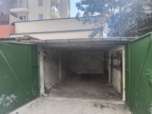 Дава се под наем Гараж / Паркомясто в Русе, Търговия на едро - 15 кв.м за 45.9 € - Снимка #1