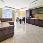 Дава се под наем Тристаен апартамент в Велико Търново, Бузлуджа - 88 кв.м за 435 € - Снимка #1