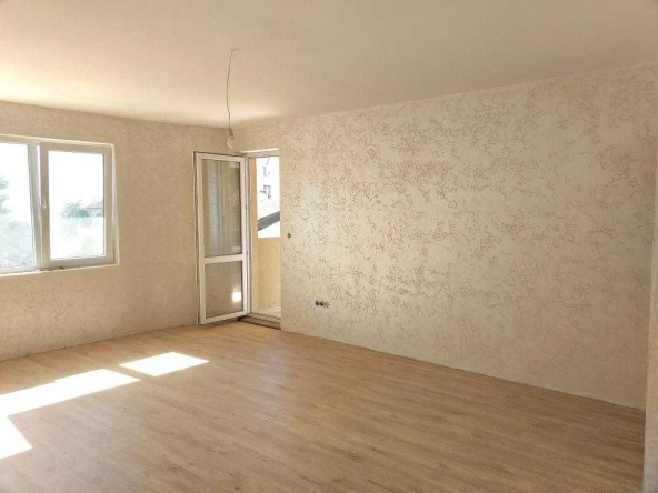 Двустаен апартамент в Варна, Център - 76 кв.м за 1944 €/кв.м - Снимка #1