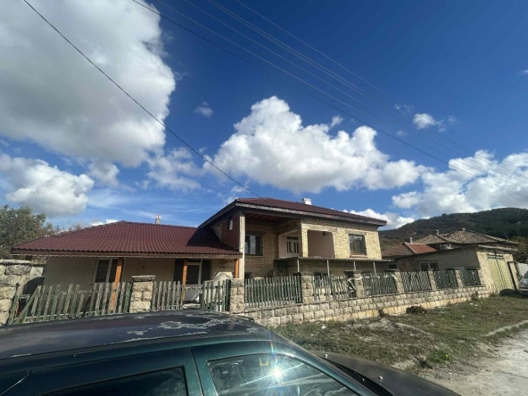 Къща в с. Памукчии, Област Шумен - 12345 кв.м за 1 €/кв.м - Снимка #1