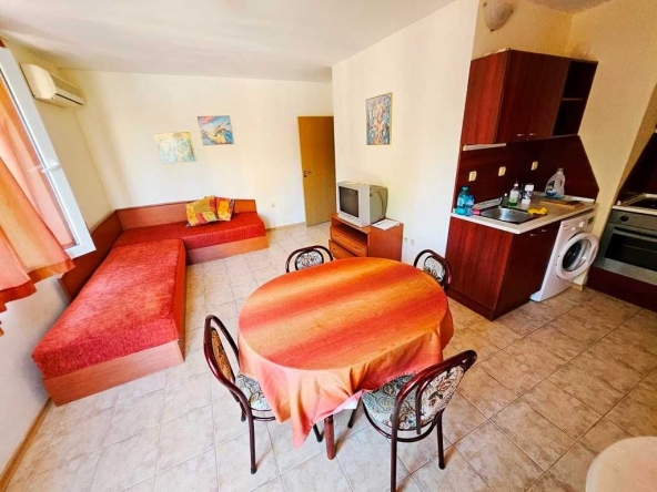 Двустаен апартамент в к.к. Слънчев бряг - 55 кв.м за 1271 €/кв.м - Снимка #1