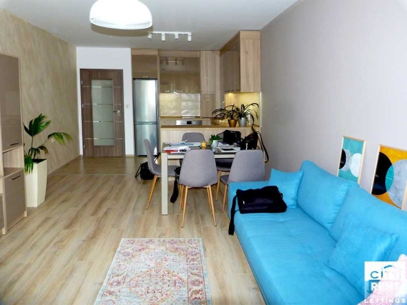 Дава се под наем Тристаен апартамент в Велико Търново, Център - 92 кв.м за 610 € - Снимка #1