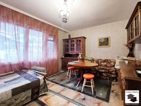 Дава се под наем Едностаен апартамент в Велико Търново, Център - 31 кв.м за 180 € - Снимка #1