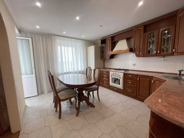 Дава се под наем Двустаен апартамент в София, Център - 55 кв.м за 397.8 € - Снимка #1