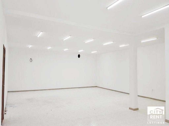 Дава се под наем Магазин в Велико Търново, Център - 560 кв.м за 2500 € - Снимка #1