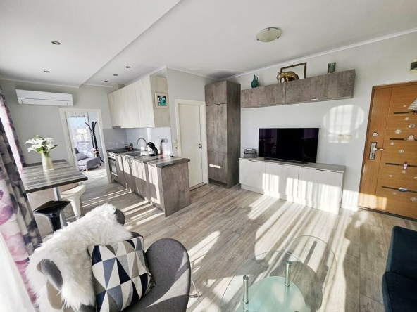 Тристаен апартамент в к.к. Слънчев бряг - 72 кв.м за 637 €/кв.м - Снимка #1