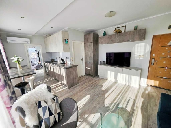 Тристаен апартамент в к.к. Слънчев бряг - 72 кв.м за 657 €/кв.м - Снимка #1