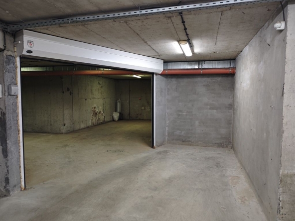 Дава се под наем Гараж / Паркомясто в София, м-т Гърдова глава - 58 кв.м за 298.86 € - Снимка #1