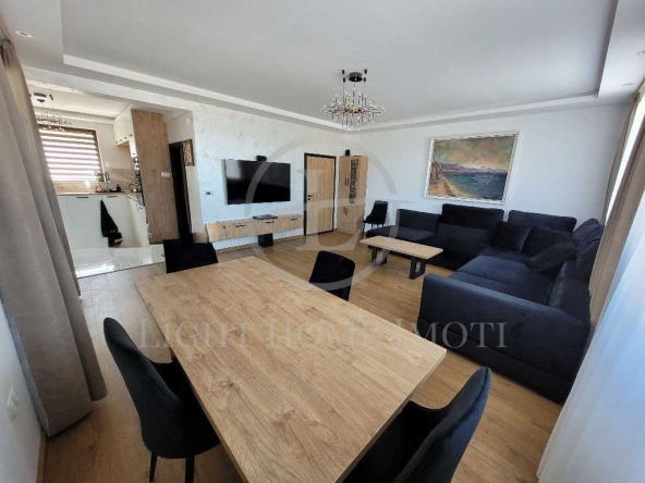 Къща в с. Марково, Област Пловдив - 400 кв.м за 1084 €/кв.м - Снимка #1