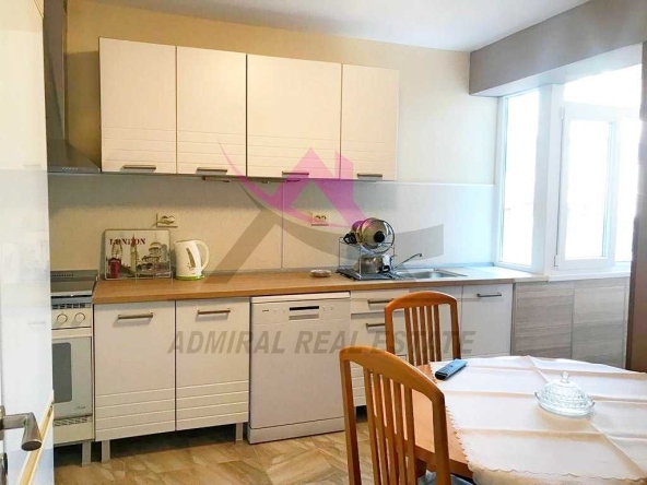 Дава се под наем Четиристаен апартамент в Варна, Лятно кино Тракия - 105 кв.м за 847.62 € - Снимка #1