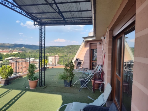 Дава се под наем Едностаен апартамент в Велико Търново, Център - 35 кв.м за 328.95 € - Снимка #1