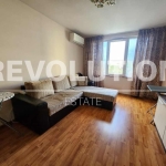 Дава се под наем Двустаен апартамент в к.к. Св.Св. Константин и Елена - 70 кв.м за 518.67 € - Снимка #1