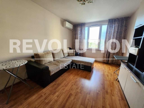 Дава се под наем Двустаен апартамент в к.к. Св.Св. Константин и Елена - 70 кв.м за 518.67 € - Снимка #1