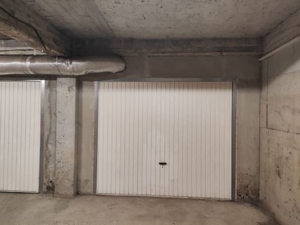 Дава се под наем Гараж / Паркомясто в Варна, Лятно кино Тракия - 15 кв.м за 109.65 € - Снимка #1