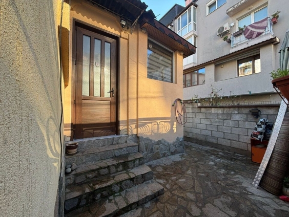 Дава се под наем Къща в Варна, Погреби - 110 кв.м за 598.23 € - Снимка #1