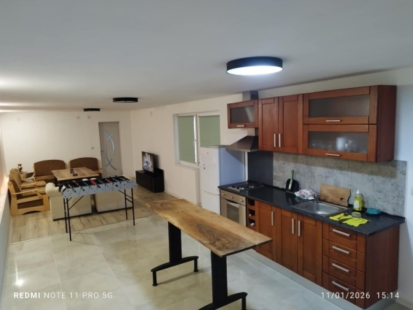 Дава се под наем Къща в Разград, Варош - 240 кв.м за 348.84 € - Снимка #1