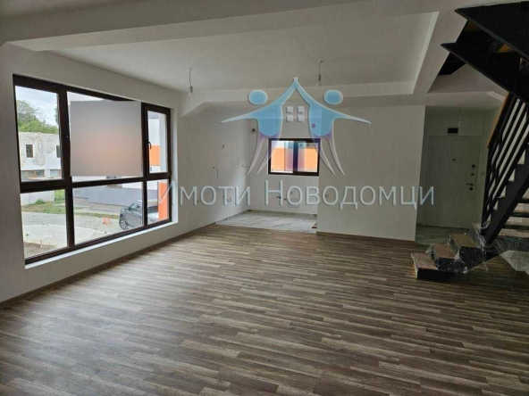 Мезонет в Шумен, Пазара - 154 кв.м за 861 €/кв.м - Снимка #1
