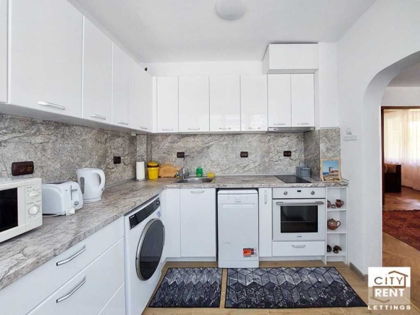 Дава се под наем Четиристаен апартамент в Велико Търново, Център - 99 кв.м за 448.8 € - Снимка #1