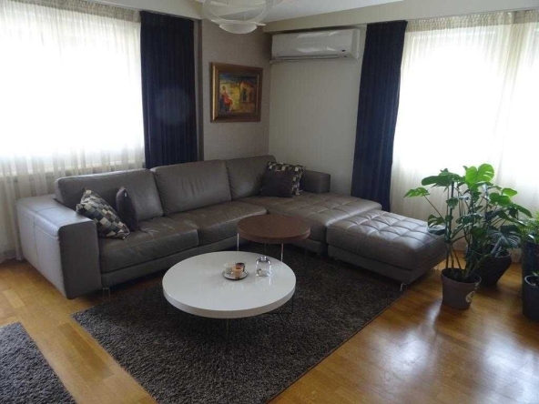 Дава се под наем Двустаен апартамент в Бургас, Изгрев - 54 кв.м за 178.5 € - Снимка #1