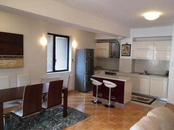 Дава се под наем Двустаен апартамент в Бургас, Лазур - 67 кв.м за 229.5 € - Снимка #1