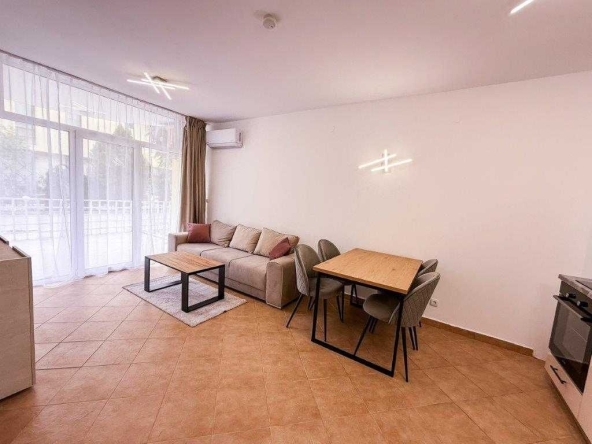 Двустаен апартамент в к.к. Слънчев бряг - 65 кв.м за 628 €/кв.м - Снимка #1
