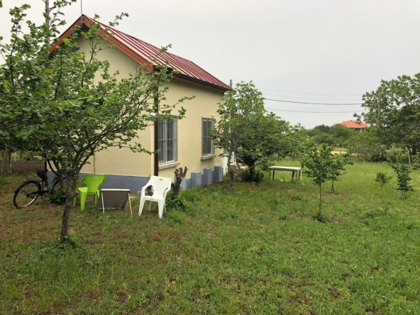 Дава се под наем Къща в Бургас, Меден рудник - зона А - 35 кв.м за 408 € - Снимка #1