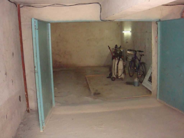 Дава се под наем Гараж / Паркомясто в Сливен, Център - 23 кв.м за 74.46 € - Снимка #1