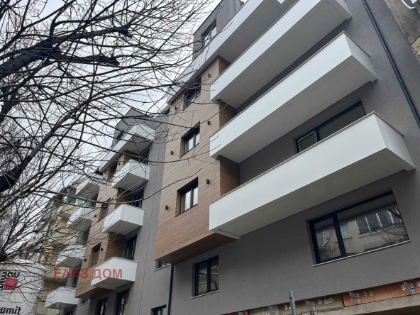 Тристаен апартамент в Варна, Окръжна болница - 116 кв.м за 1170 €/кв.м - Снимка #1