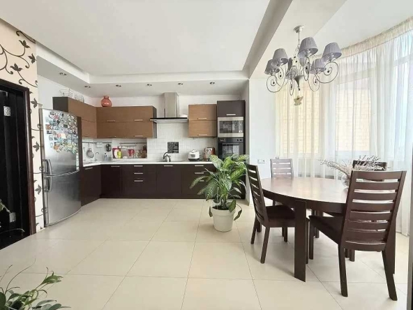 Дава се под наем Двустаен апартамент в София, Център - 65 кв.м за 408 € - Снимка #1