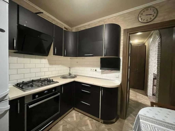 Дава се под наем Тристаен апартамент в София, Център - 90 кв.м за 612 € - Снимка #1