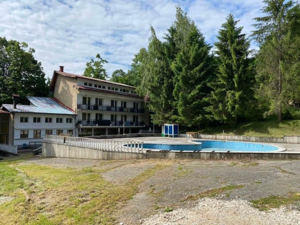 Промишлена сграда в Берковица - 7300 кв.м за 90 €/кв.м - Снимка #1