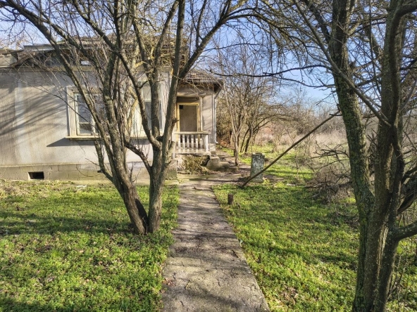 Къща в с. Добрево, Област Добрич - 60 кв.м за 71 €/кв.м - Снимка #1