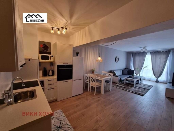 Двустаен апартамент в Варна, Център - 87 кв.м за 1513 €/кв.м - Снимка #1